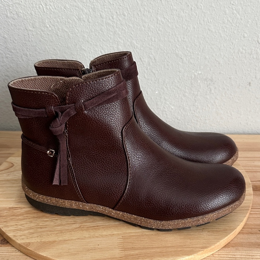 BOC by Born Womens Addi Flat Heel Booties